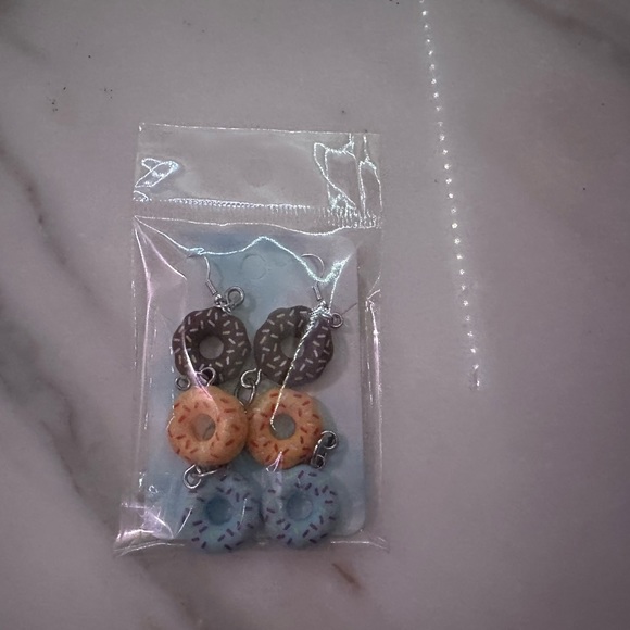 Super adorable, dangled doughnut, dessert, earrings (handmade) - Picture 4 of 5
